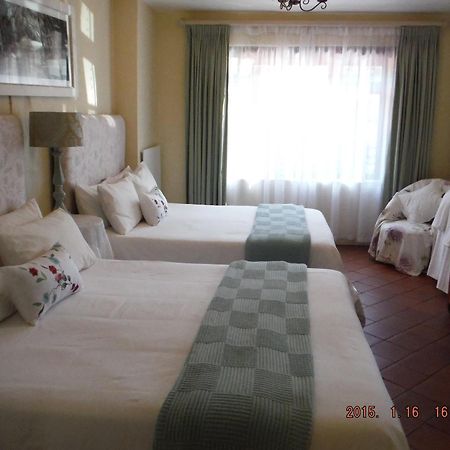 Sacred Mountain Lodge Noordhoek Room photo